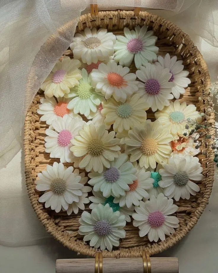 Daisy Flower Candle Party Favours NZ | Personalised Soy Wax Wedding Favours