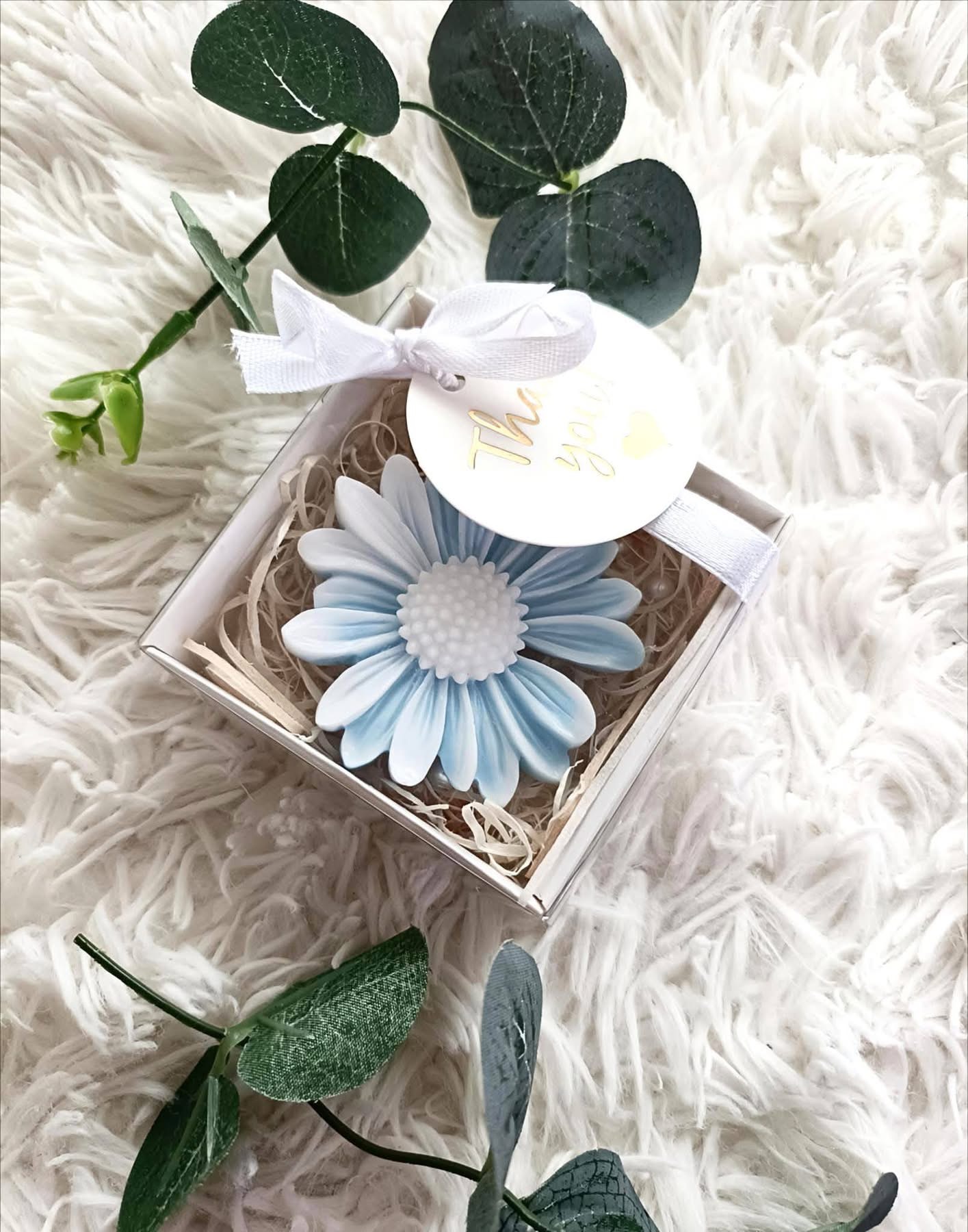 Daisy Flower Candle Party Favours NZ | Personalised Soy Wax Wedding Favours - Image 3