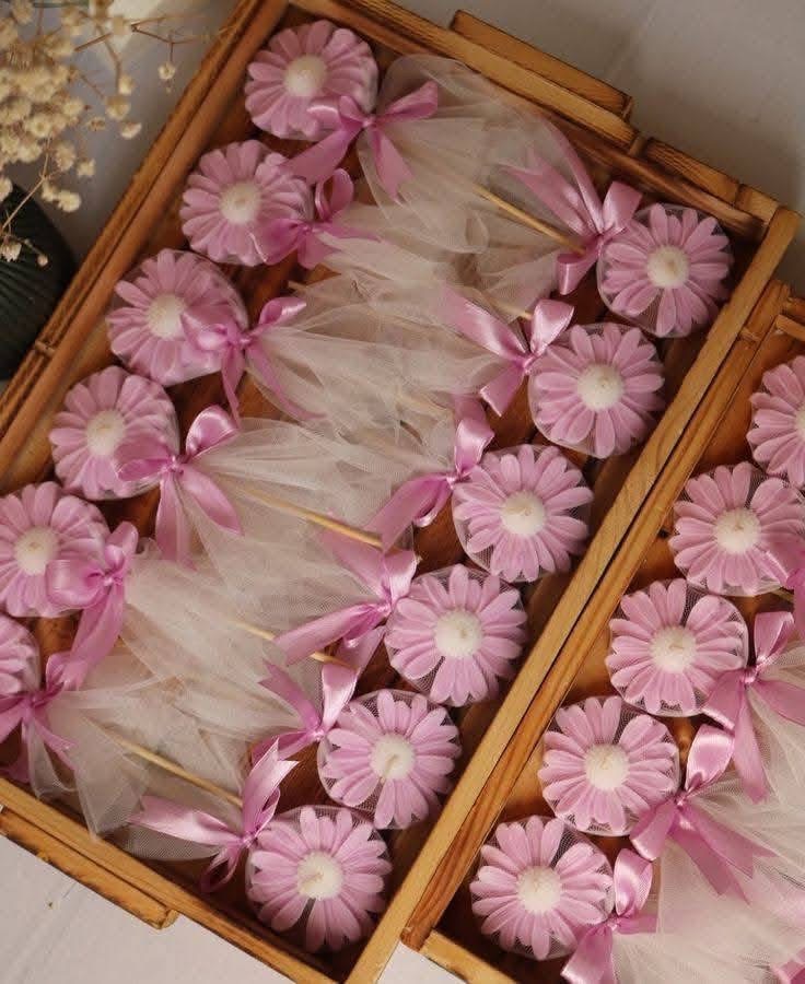 Daisy Flower Candle Party Favours NZ | Personalised Soy Wax Wedding Favours - Image 2